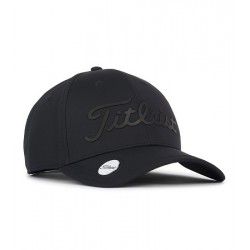 Gorra Titleist negra, con letra en negro y marcador